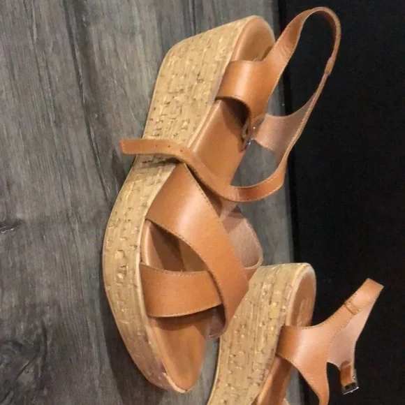 Clanto Italian Sandals - Picture 4 of 15